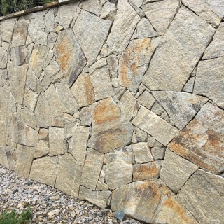 Přírodní kámen Rula Gold Brown tl. 1-3 cm, nepravidelné tvary